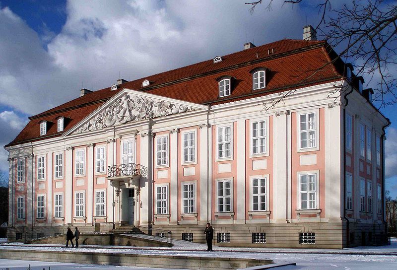 https://mdw-travel-data-us-east-1.s3.amazonaws.com/img/country/Germany/Schloss-Friedrichsfelde/img_02.jpg