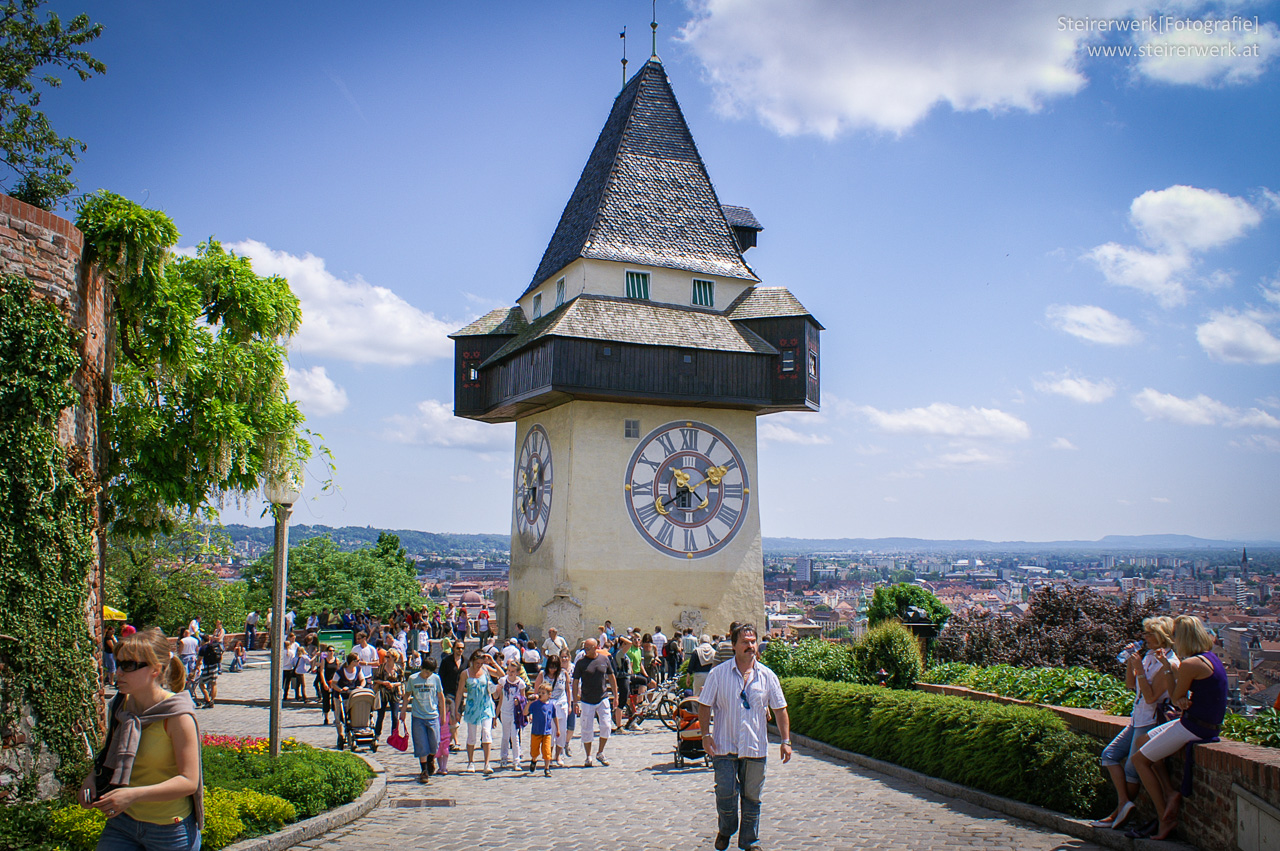 https://mdw-travel-data-us-east-1.s3.amazonaws.com/img/country/Germany/Schlossberg/img_03.jpg