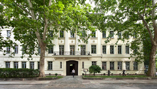 https://mdw-travel-data-us-east-1.s3.amazonaws.com/img/country/Germany/Schumannhaus-Leipzig/img_01.jpg