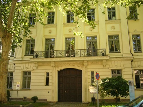 https://mdw-travel-data-us-east-1.s3.amazonaws.com/img/country/Germany/Schumannhaus-Leipzig/img_03.jpg