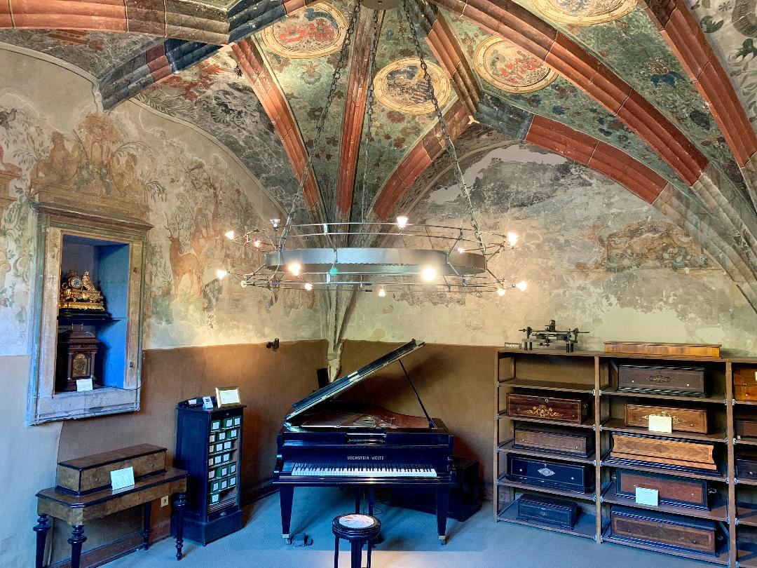 https://mdw-travel-data-us-east-1.s3.amazonaws.com/img/country/Germany/Siegfrieds-Mechanical-Music-Cabinet/img_01.jpg