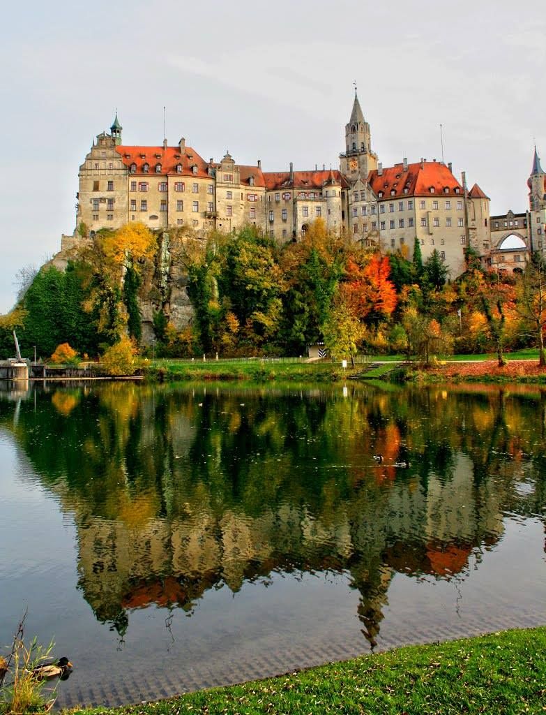 https://mdw-travel-data-us-east-1.s3.amazonaws.com/img/country/Germany/Sigmaringen-Castle/img_01.jpg