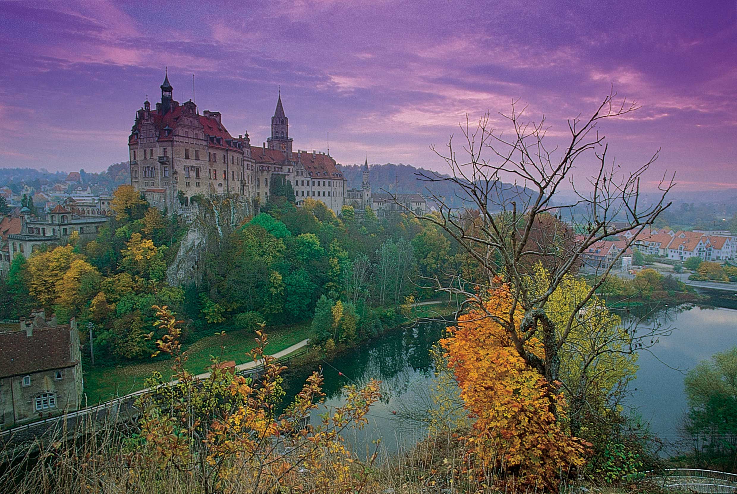 https://mdw-travel-data-us-east-1.s3.amazonaws.com/img/country/Germany/Sigmaringen-Castle/img_03.jpg