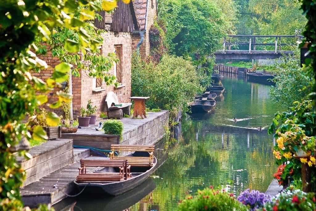https://mdw-travel-data-us-east-1.s3.amazonaws.com/img/country/Germany/Spreewald/img_01.jpg