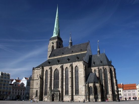 https://mdw-travel-data-us-east-1.s3.amazonaws.com/img/country/Germany/St-Bartholomews-Cathedral/img_00.jpg