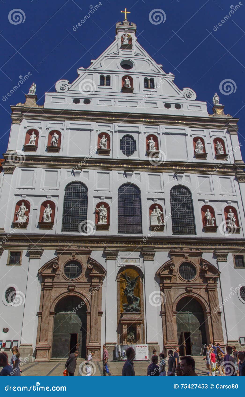 https://mdw-travel-data-us-east-1.s3.amazonaws.com/img/country/Germany/St-Michaels-Church/img_02.jpg