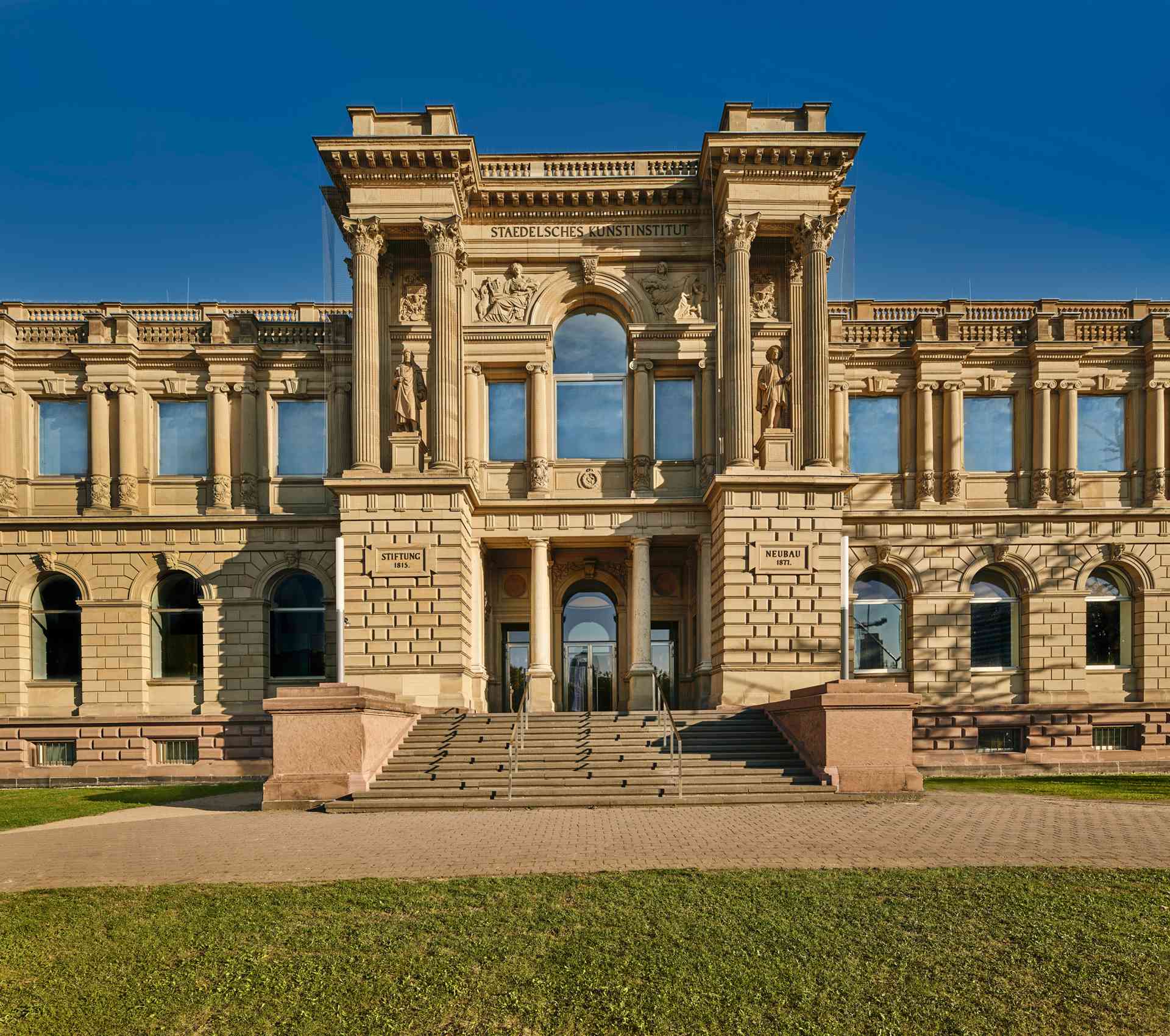 https://mdw-travel-data-us-east-1.s3.amazonaws.com/img/country/Germany/Stadel-Museum/img_01.jpg