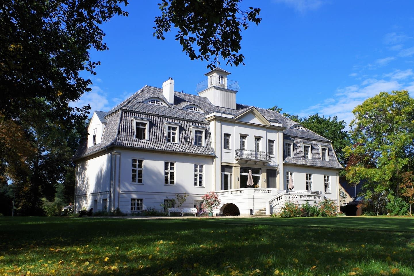 https://mdw-travel-data-us-east-1.s3.amazonaws.com/img/country/Germany/Storkow-Castle/img_01.jpg