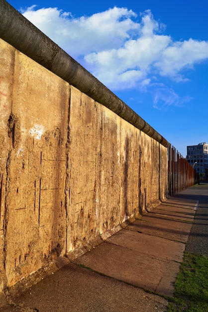 https://mdw-travel-data-us-east-1.s3.amazonaws.com/img/country/Germany/The-Berlin-Wall-Memorial/img_03.jpg