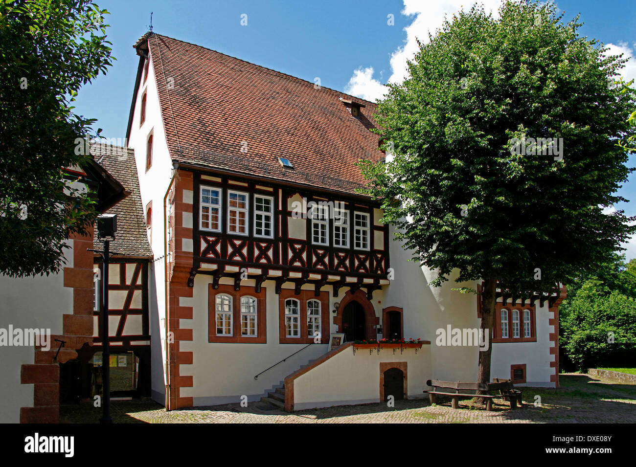 https://mdw-travel-data-us-east-1.s3.amazonaws.com/img/country/Germany/The-Brothers-Grimm-House/img_02.jpg