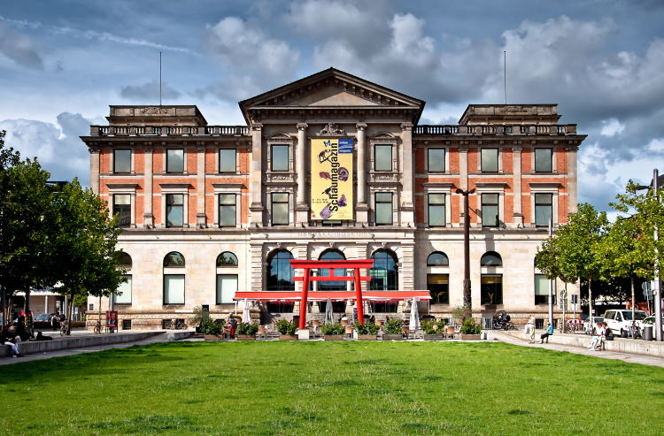 https://mdw-travel-data-us-east-1.s3.amazonaws.com/img/country/Germany/Ubersee-Museum-Bremen/img_02.jpg