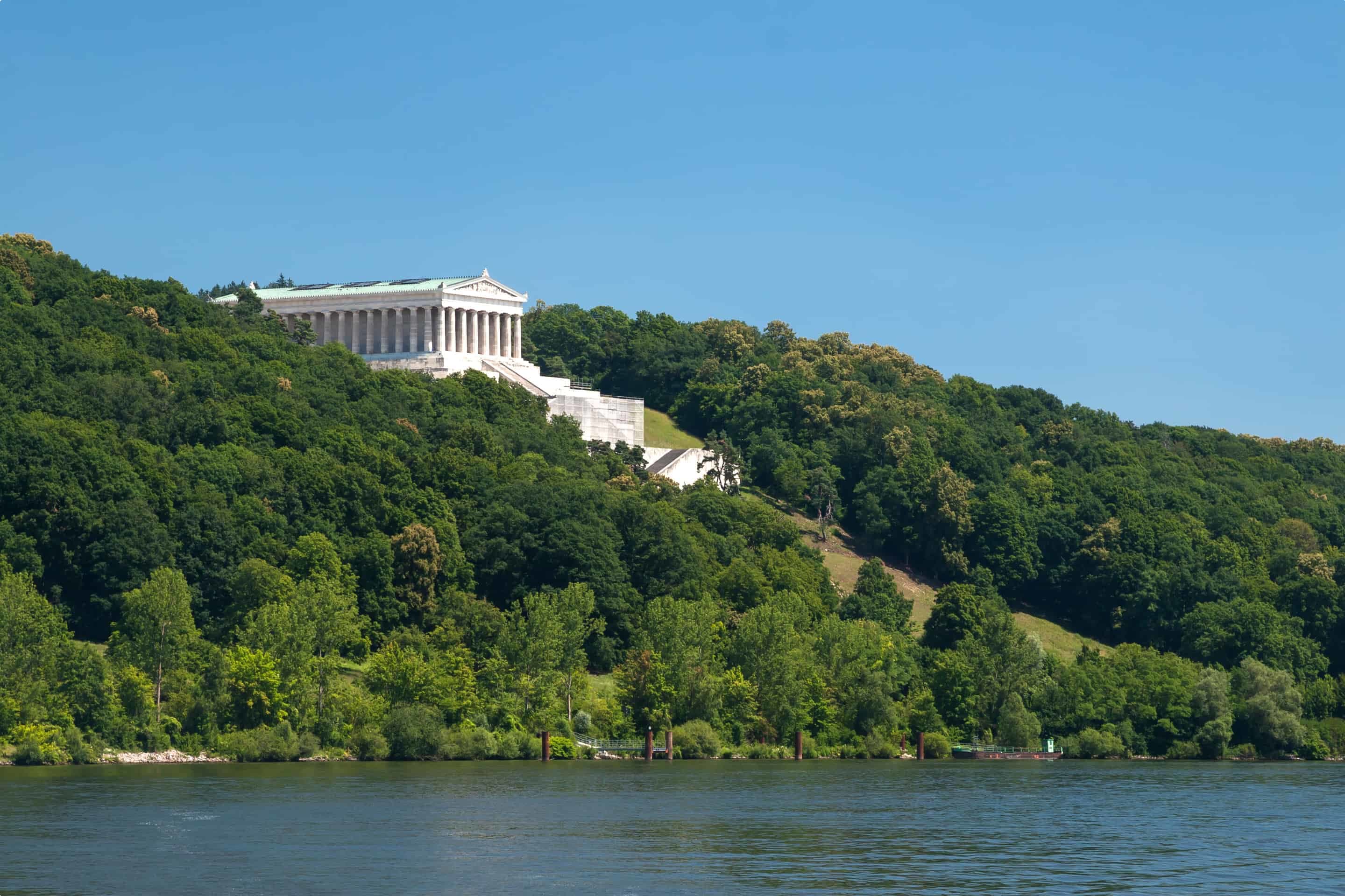 https://mdw-travel-data-us-east-1.s3.amazonaws.com/img/country/Germany/Walhalla-Memorial/img_01.jpg