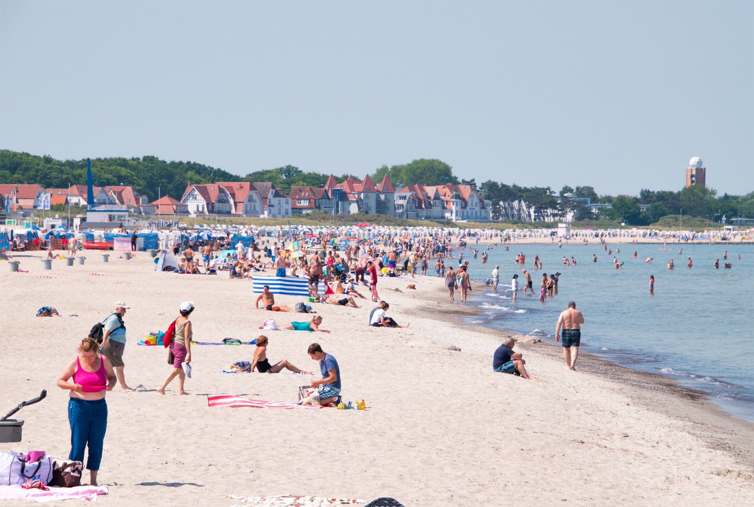 https://mdw-travel-data-us-east-1.s3.amazonaws.com/img/country/Germany/Warnemunde-Beach/img_03.jpg