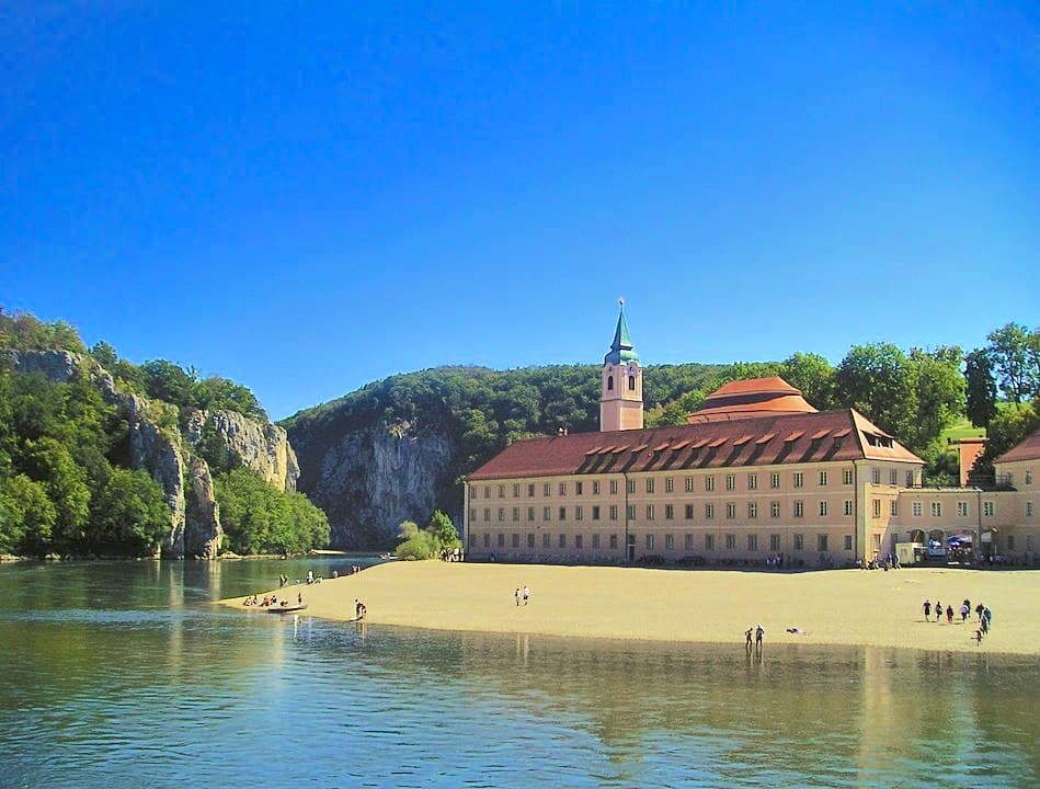 https://mdw-travel-data-us-east-1.s3.amazonaws.com/img/country/Germany/Weltenburg-Abbey/img_02.jpg
