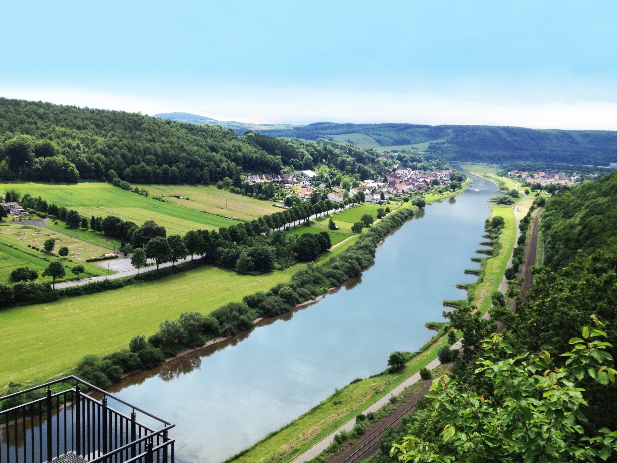 https://mdw-travel-data-us-east-1.s3.amazonaws.com/img/country/Germany/Weser-Stadium/img_01.jpg