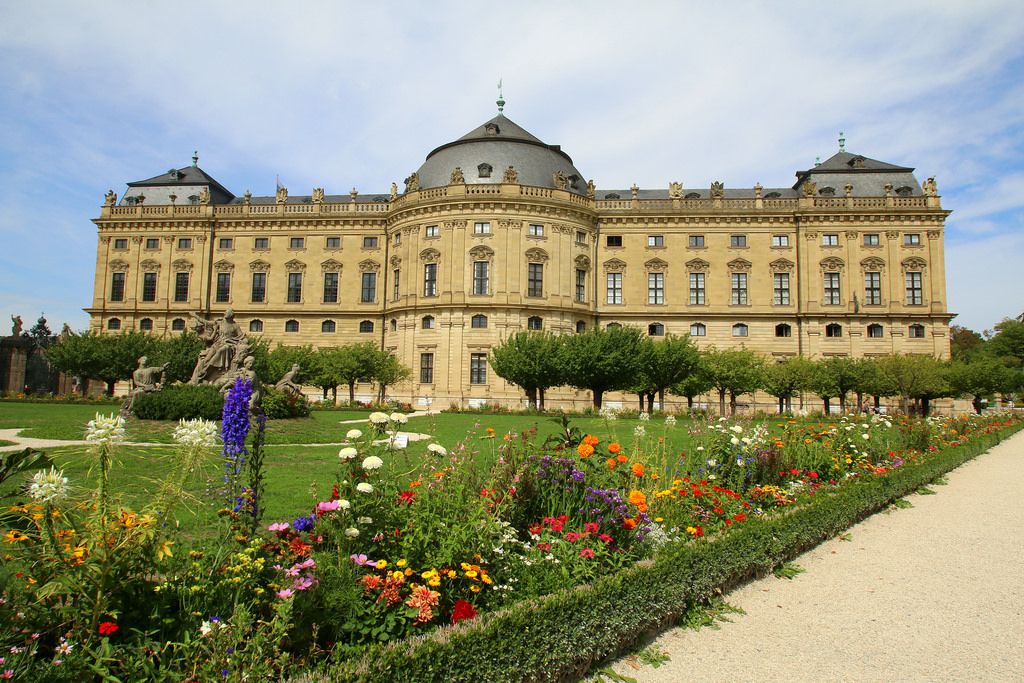 https://mdw-travel-data-us-east-1.s3.amazonaws.com/img/country/Germany/Wurzburg-Residence/img_00.jpg