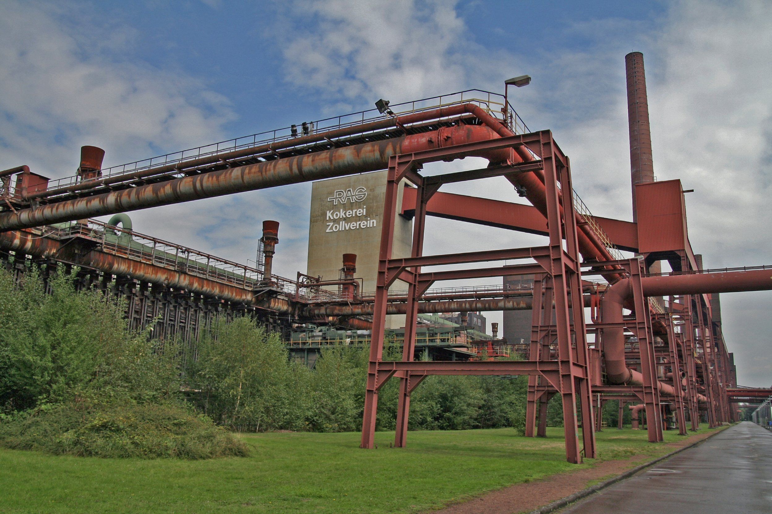 https://mdw-travel-data-us-east-1.s3.amazonaws.com/img/country/Germany/Zeche-Zollverein-Coal-Mine-Industrial-Complex/img_01.jpg