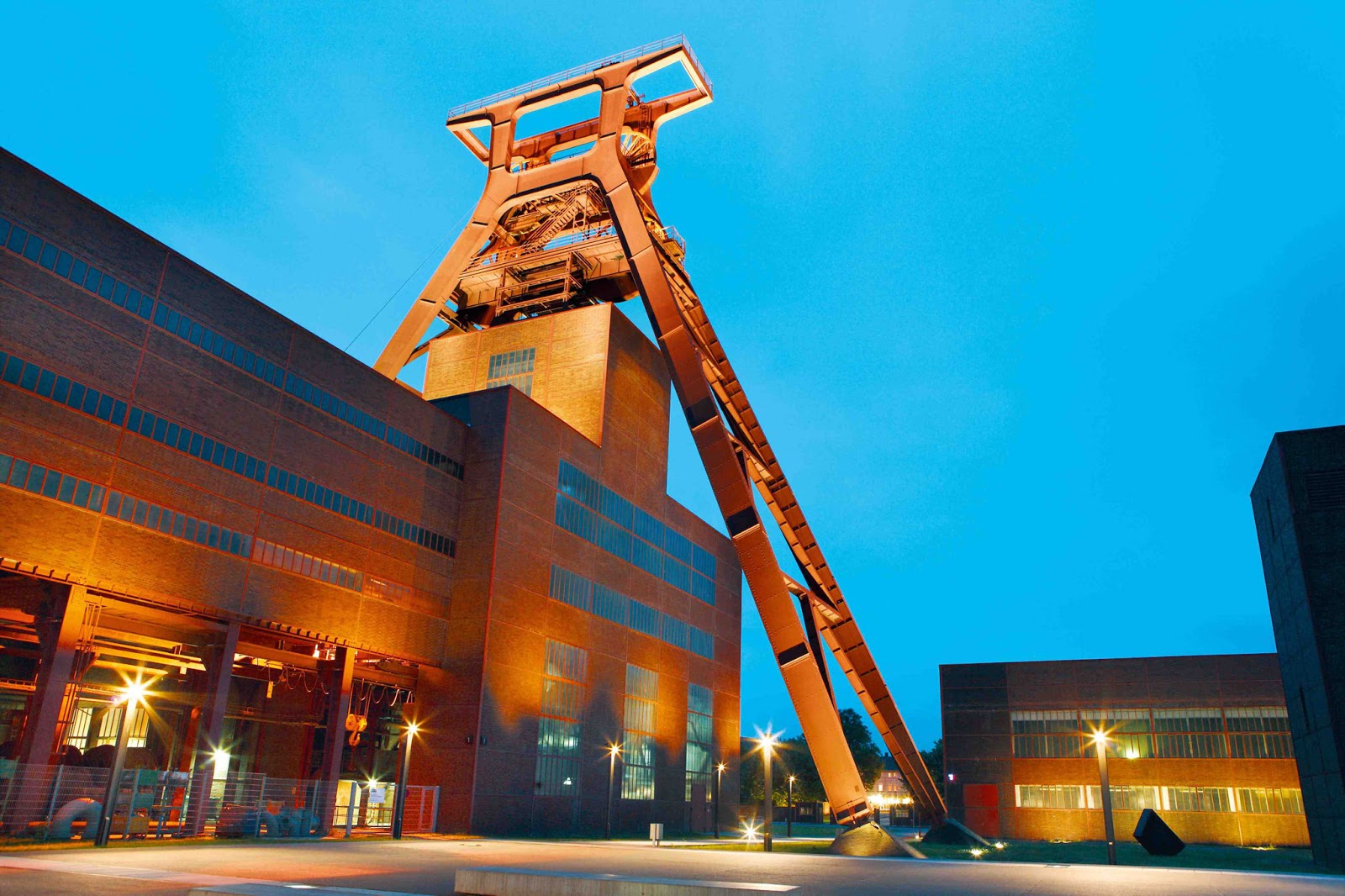 https://mdw-travel-data-us-east-1.s3.amazonaws.com/img/country/Germany/Zollverein-Coal-Mine/img_01.jpg