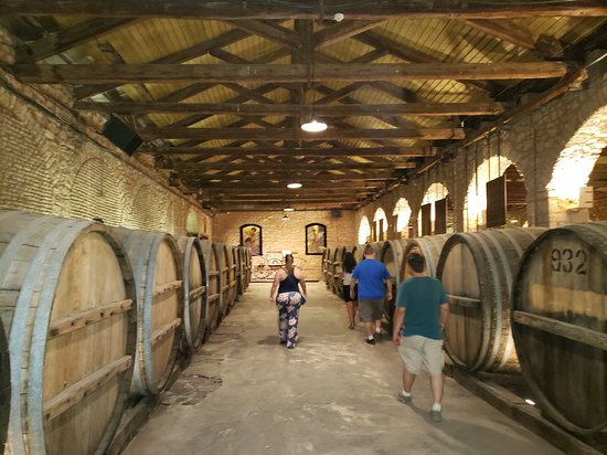 https://mdw-travel-data-us-east-1.s3.amazonaws.com/img/country/Greece/Achaia-Clauss-Winery/img_01.jpg