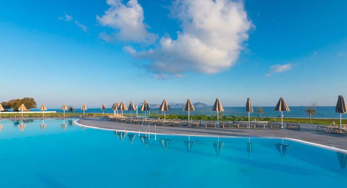 https://mdw-travel-data-us-east-1.s3.amazonaws.com/img/country/Greece/Aeolos-Beach/img_01.jpg