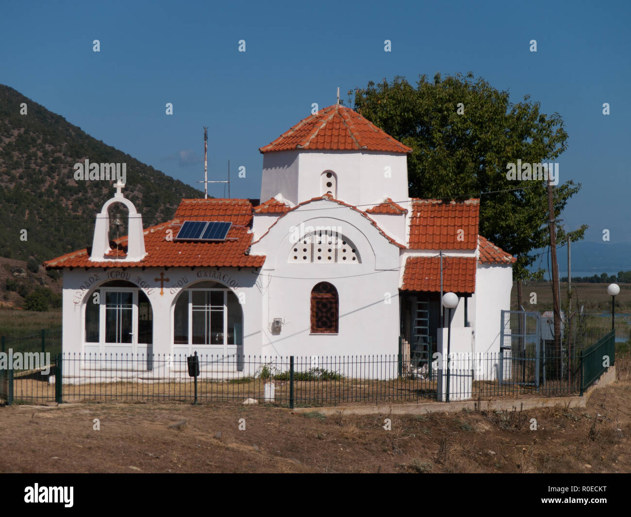 https://mdw-travel-data-us-east-1.s3.amazonaws.com/img/country/Greece/Agios-Achillios---Rotunda-Church/img_01.jpg