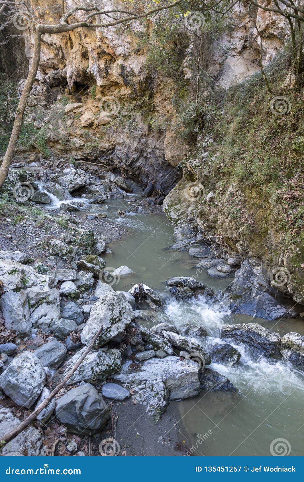 https://mdw-travel-data-us-east-1.s3.amazonaws.com/img/country/Greece/Agios-Antonios-Gorge/img_01.jpg
