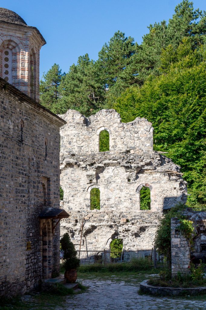 https://mdw-travel-data-us-east-1.s3.amazonaws.com/img/country/Greece/Agios-Dionisios-Church/img_01.jpg