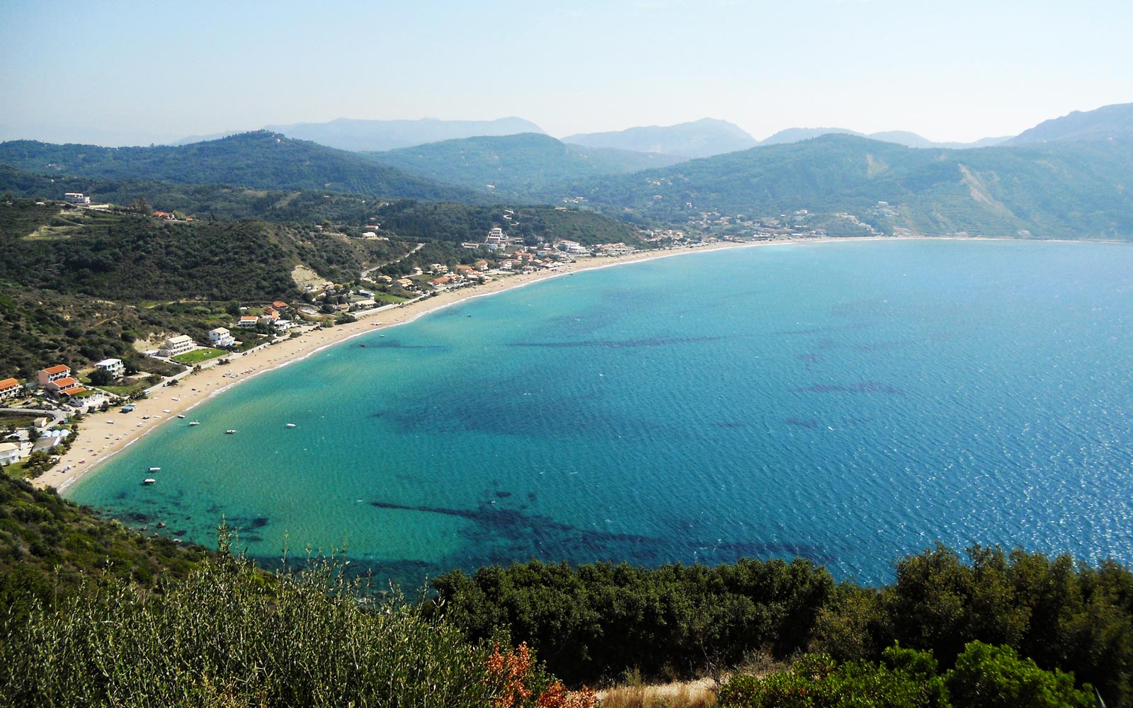 https://mdw-travel-data-us-east-1.s3.amazonaws.com/img/country/Greece/Agios-Georgios-Beach/img_02.jpg
