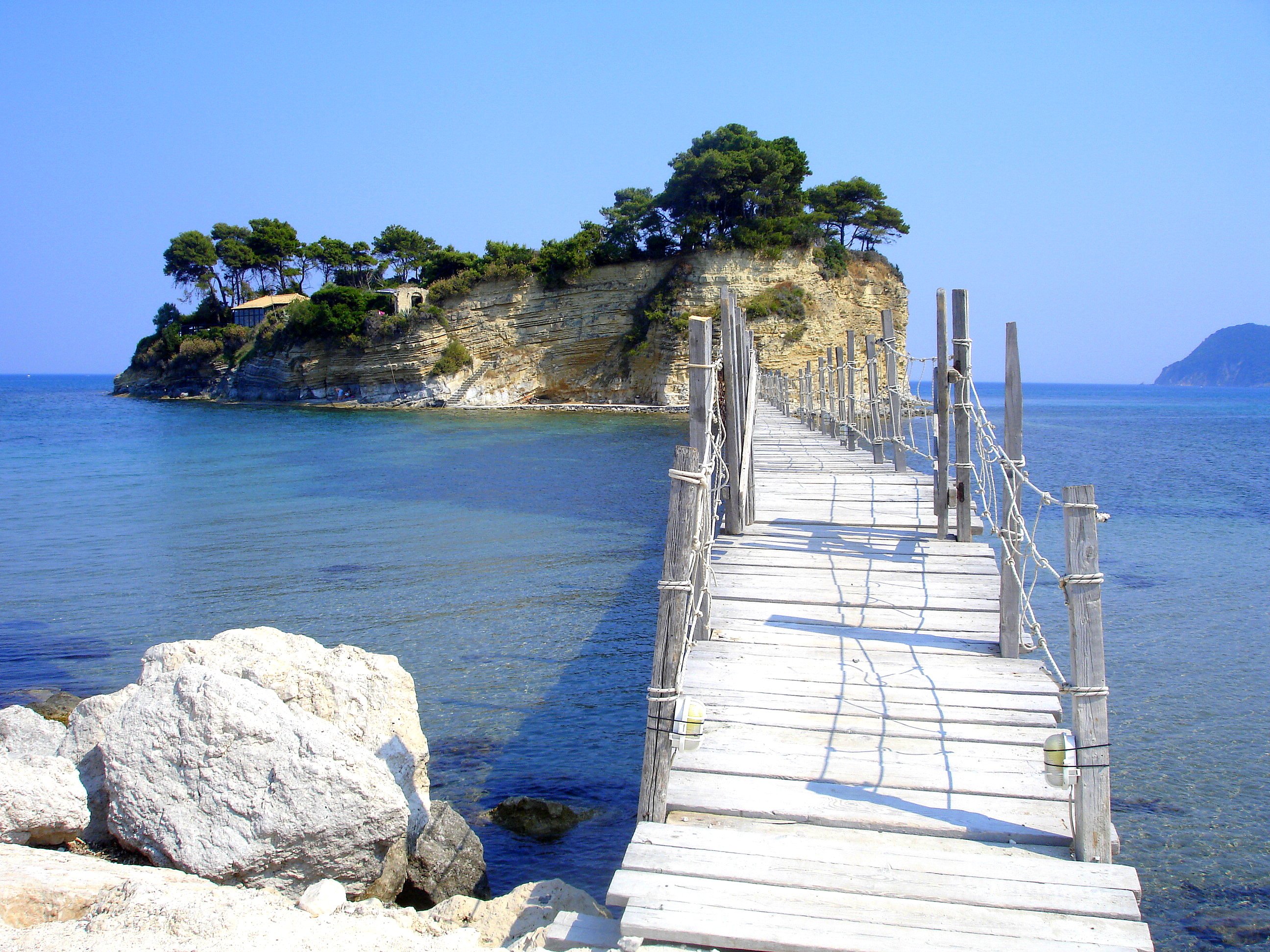 https://mdw-travel-data-us-east-1.s3.amazonaws.com/img/country/Greece/Agios-Sostis-Beach/img_03.jpg