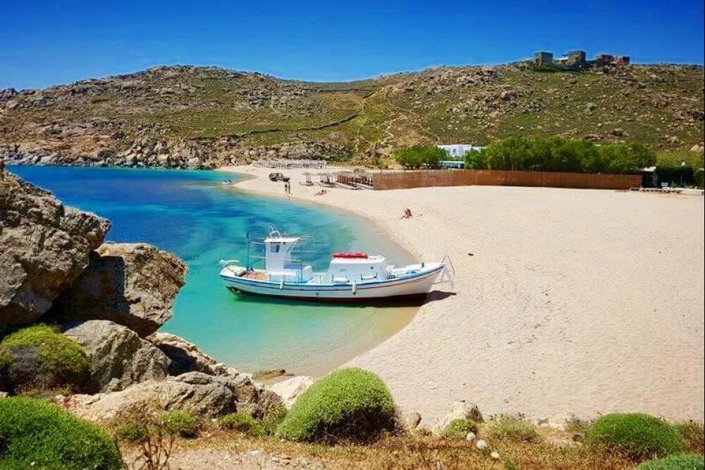 https://mdw-travel-data-us-east-1.s3.amazonaws.com/img/country/Greece/Agrari-Beach/img_01.jpg
