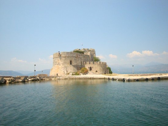 https://mdw-travel-data-us-east-1.s3.amazonaws.com/img/country/Greece/Akronafplia-Castle/img_01.jpg