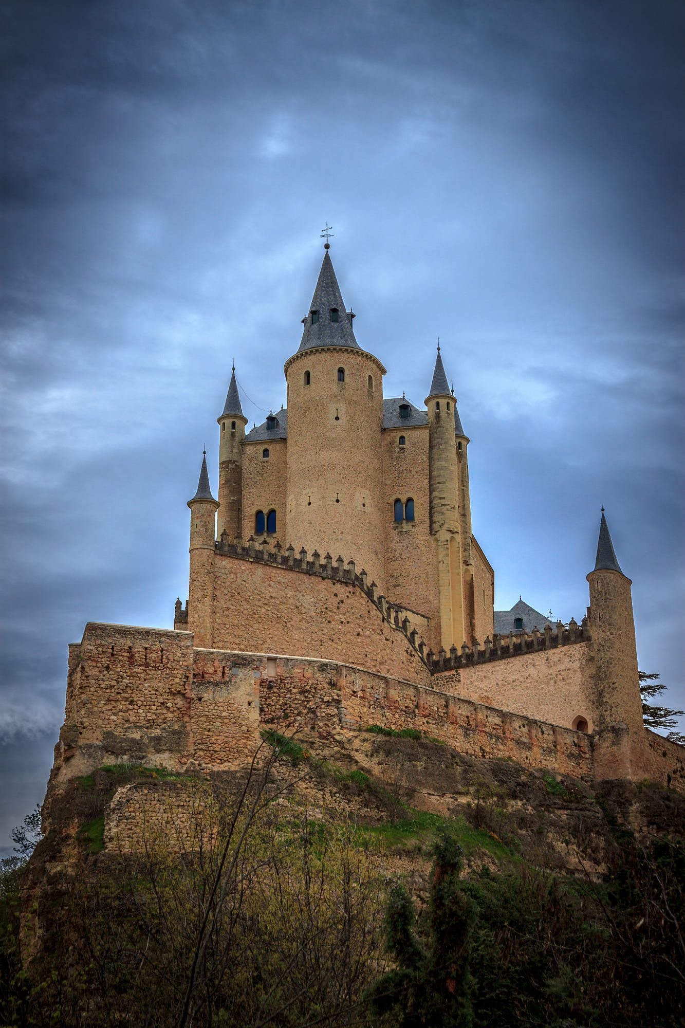 https://mdw-travel-data-us-east-1.s3.amazonaws.com/img/country/Greece/Alcazar-Castle/img_01.jpg
