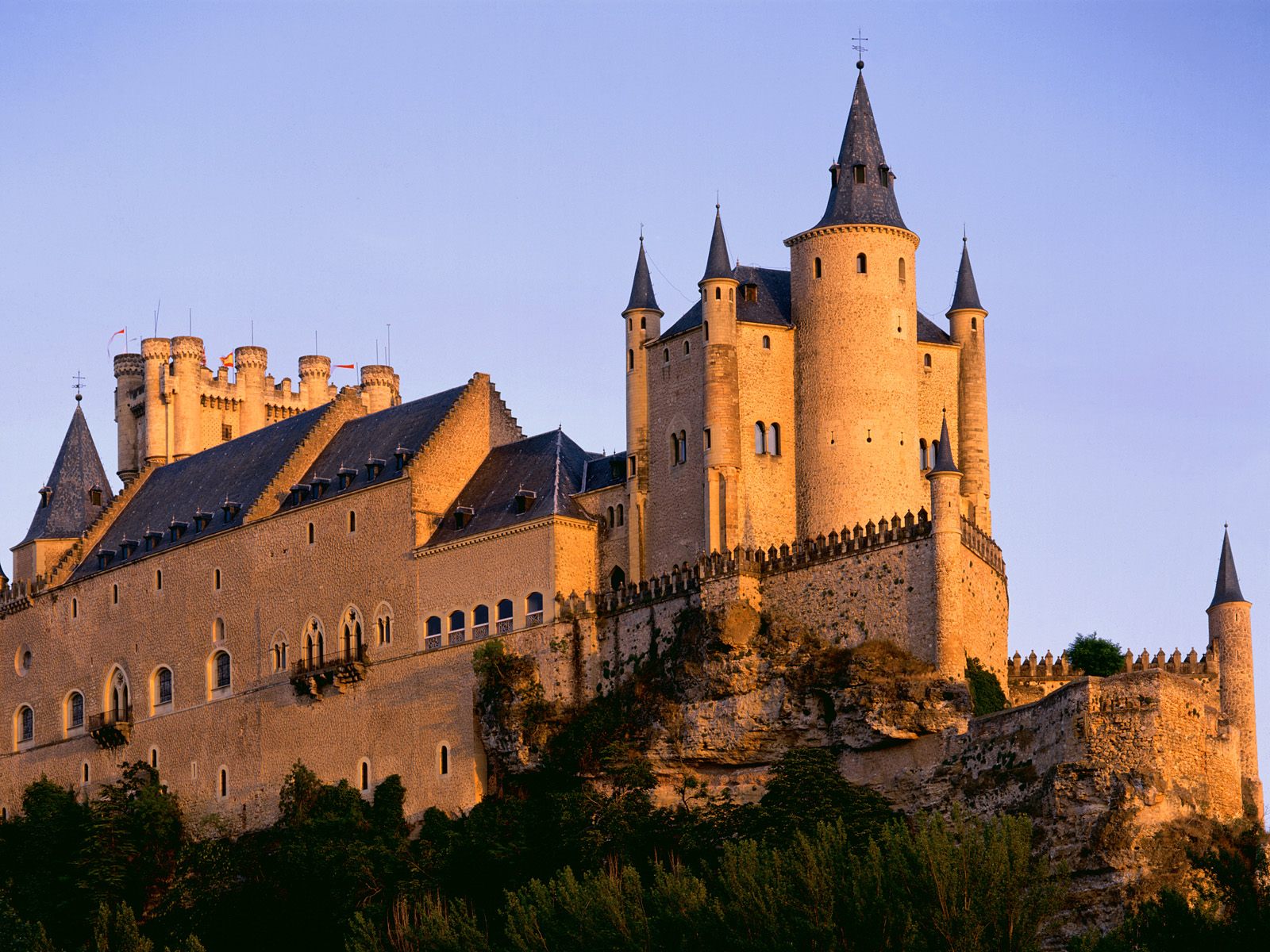 https://mdw-travel-data-us-east-1.s3.amazonaws.com/img/country/Greece/Alcazar-Castle/img_02.jpg
