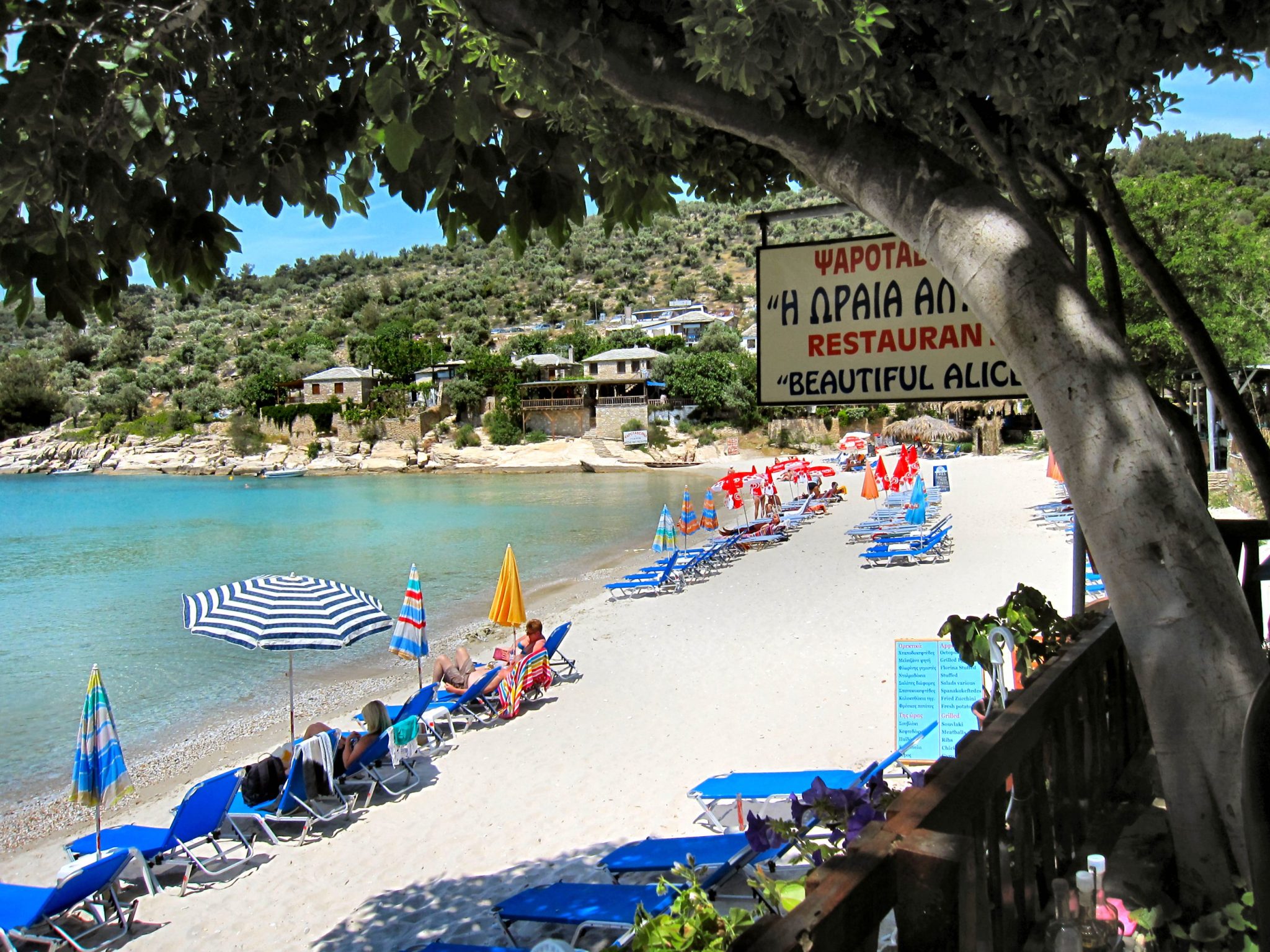 https://mdw-travel-data-us-east-1.s3.amazonaws.com/img/country/Greece/Aliki-Beach/img_01.jpg