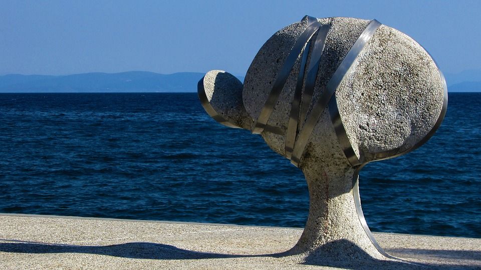 https://mdw-travel-data-us-east-1.s3.amazonaws.com/img/country/Greece/Anavros-Park/img_01.jpg