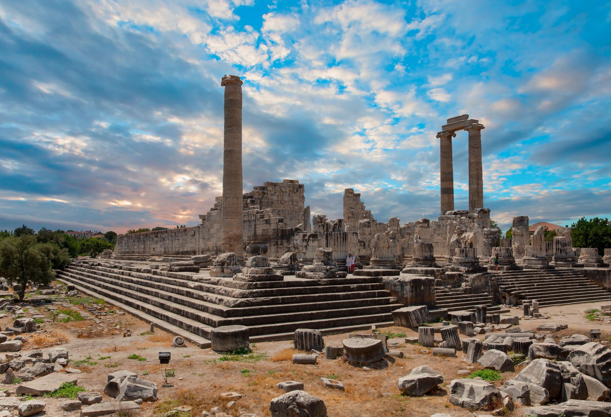 https://mdw-travel-data-us-east-1.s3.amazonaws.com/img/country/Greece/Ancient-Corinth/img_02.jpg