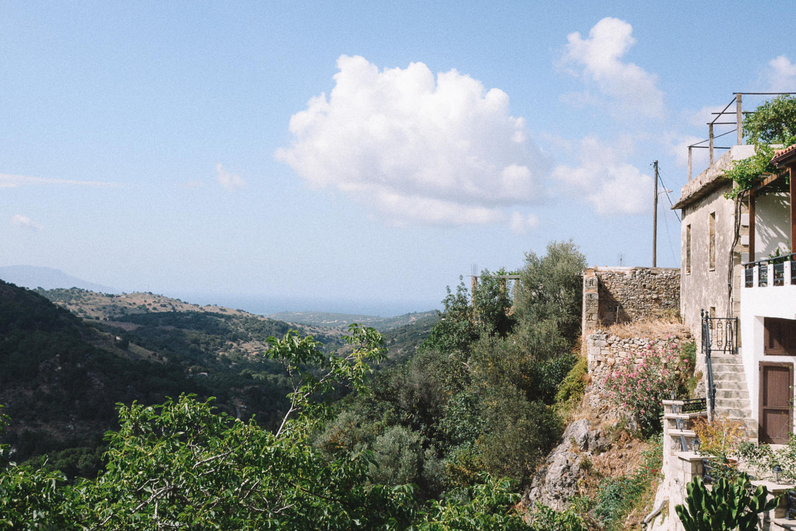 https://mdw-travel-data-us-east-1.s3.amazonaws.com/img/country/Greece/Ancient-Lappa/img_02.jpg