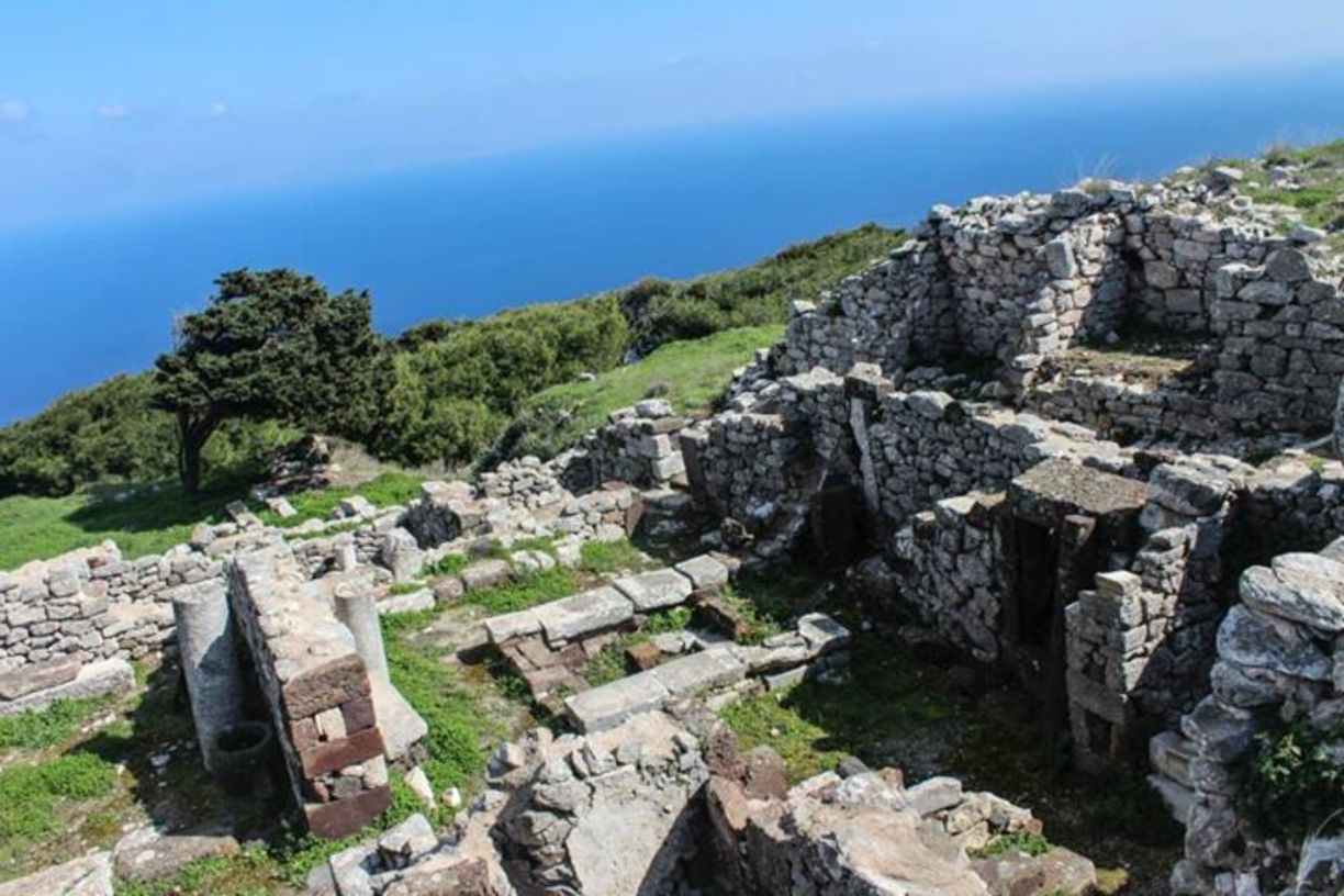 https://mdw-travel-data-us-east-1.s3.amazonaws.com/img/country/Greece/Ancient-Thera/img_02.jpg