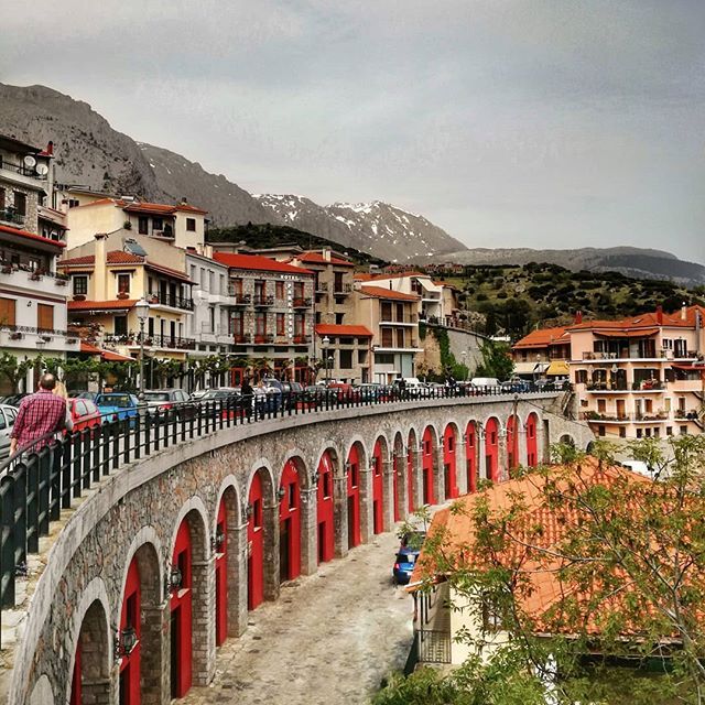 https://mdw-travel-data-us-east-1.s3.amazonaws.com/img/country/Greece/Arachova/img_01.jpg
