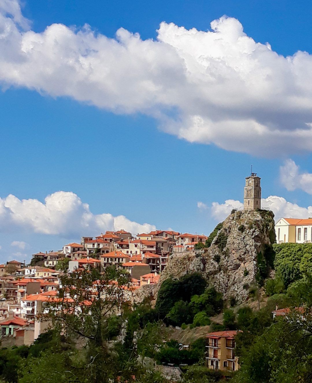 https://mdw-travel-data-us-east-1.s3.amazonaws.com/img/country/Greece/Arachova/img_05.jpg