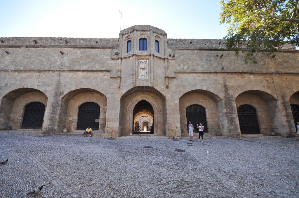 https://mdw-travel-data-us-east-1.s3.amazonaws.com/img/country/Greece/Archaeological-Museum-of-Rhodes/img_01.jpg