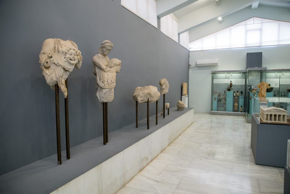 https://mdw-travel-data-us-east-1.s3.amazonaws.com/img/country/Greece/Archaeological-Museum-of-Veria/img_03.jpg