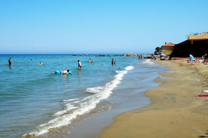 https://mdw-travel-data-us-east-1.s3.amazonaws.com/img/country/Greece/Argassi-Beach/img_02.jpg