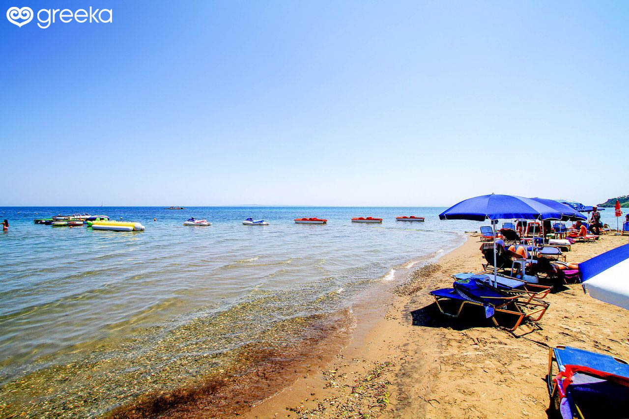 https://mdw-travel-data-us-east-1.s3.amazonaws.com/img/country/Greece/Argassi-Beach/img_03.jpg