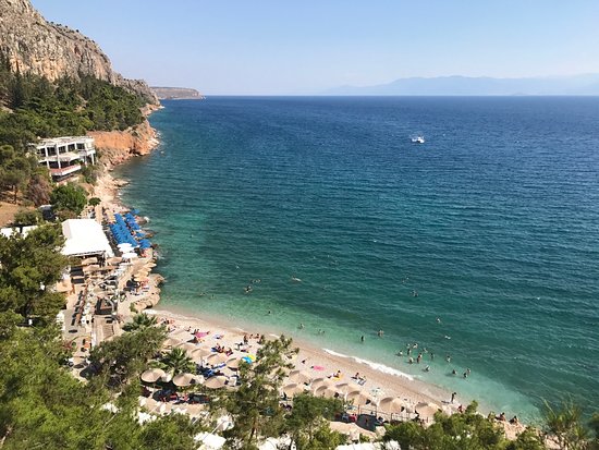 https://mdw-travel-data-us-east-1.s3.amazonaws.com/img/country/Greece/Arvanitia-Beach/img_02.jpg