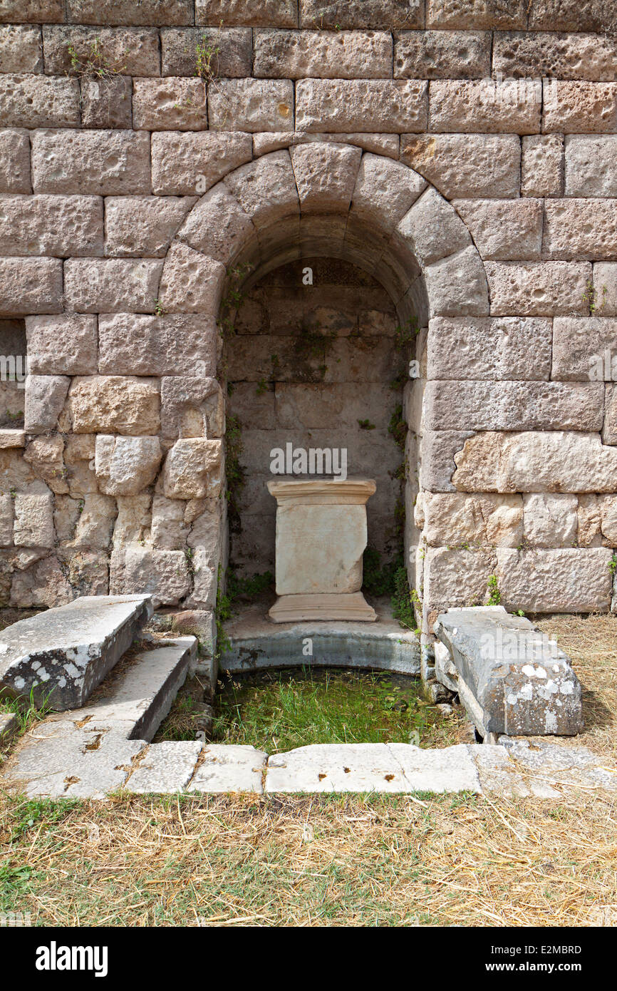 https://mdw-travel-data-us-east-1.s3.amazonaws.com/img/country/Greece/Asclepeion/img_01.jpg
