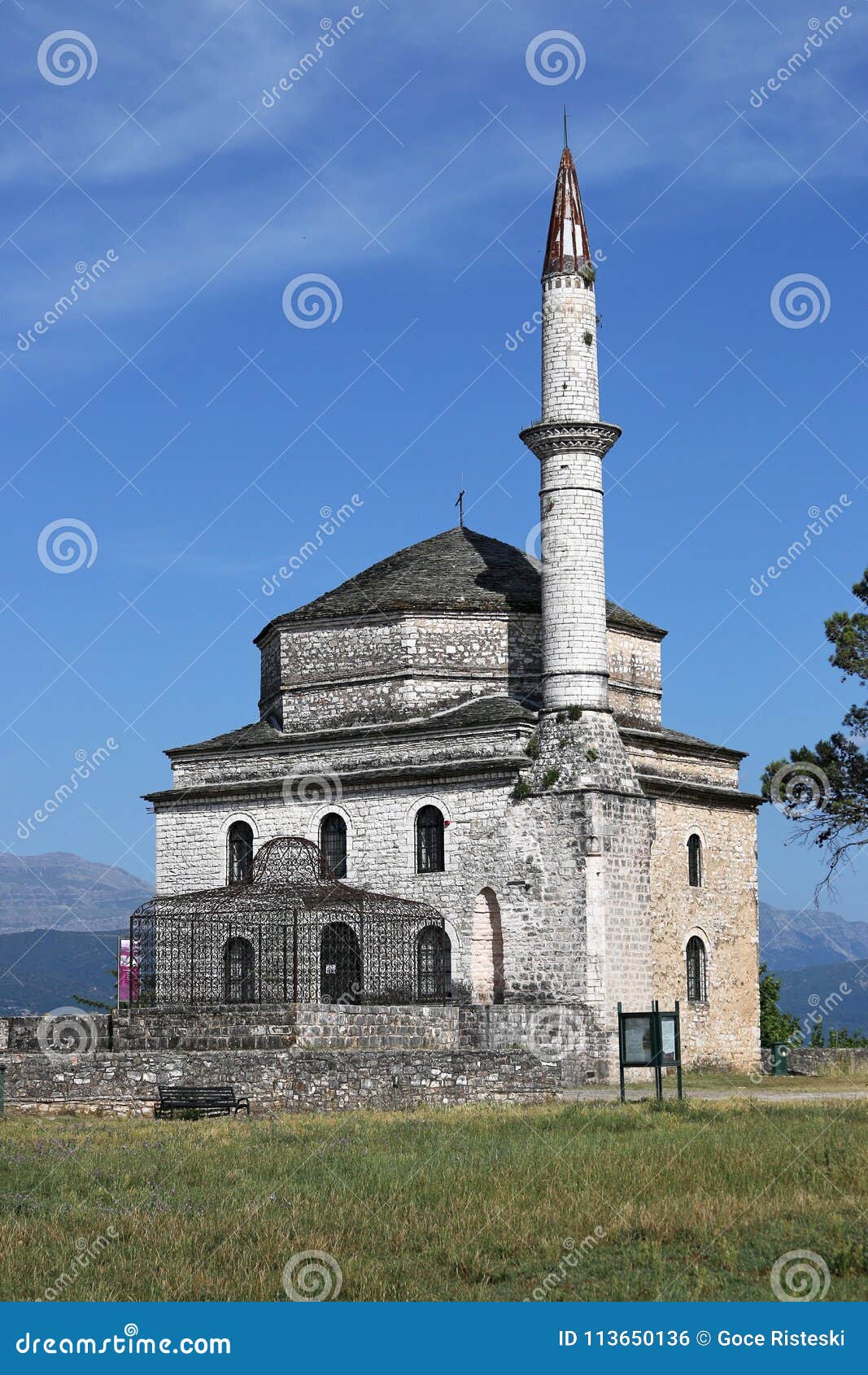 https://mdw-travel-data-us-east-1.s3.amazonaws.com/img/country/Greece/Aslan-Pasha-Mosque/img_03.jpg
