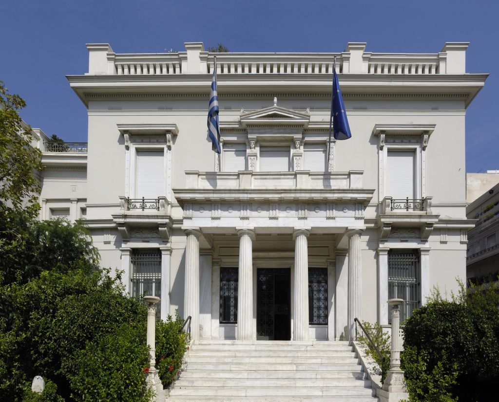 https://mdw-travel-data-us-east-1.s3.amazonaws.com/img/country/Greece/Benaki-Museum/img_00.jpg