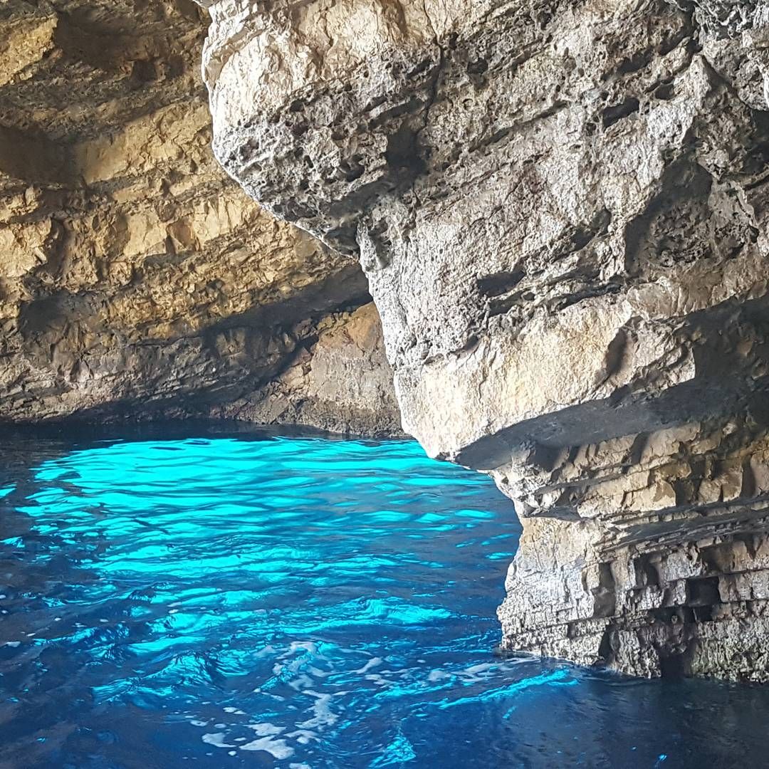 https://mdw-travel-data-us-east-1.s3.amazonaws.com/img/country/Greece/Blue-Caves/img_01.jpg