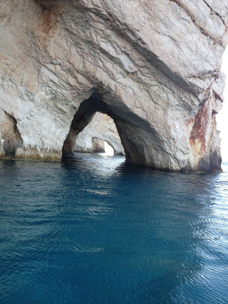 https://mdw-travel-data-us-east-1.s3.amazonaws.com/img/country/Greece/Blue-Caves/img_02.jpg